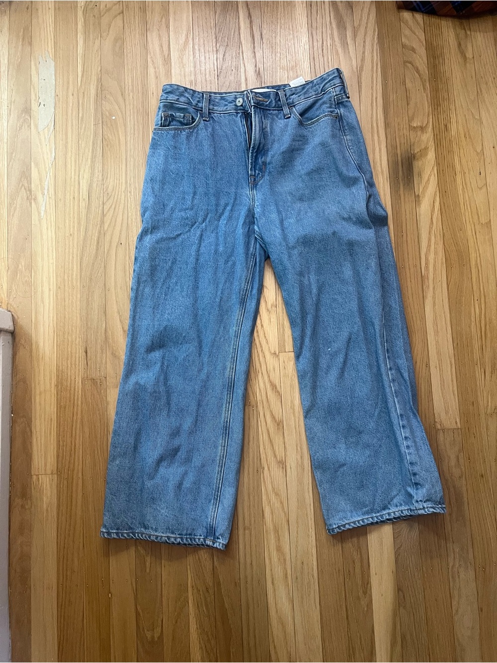 Old Navy women’s ankle cropped Relaxed Wide-Leg Blue Jeans